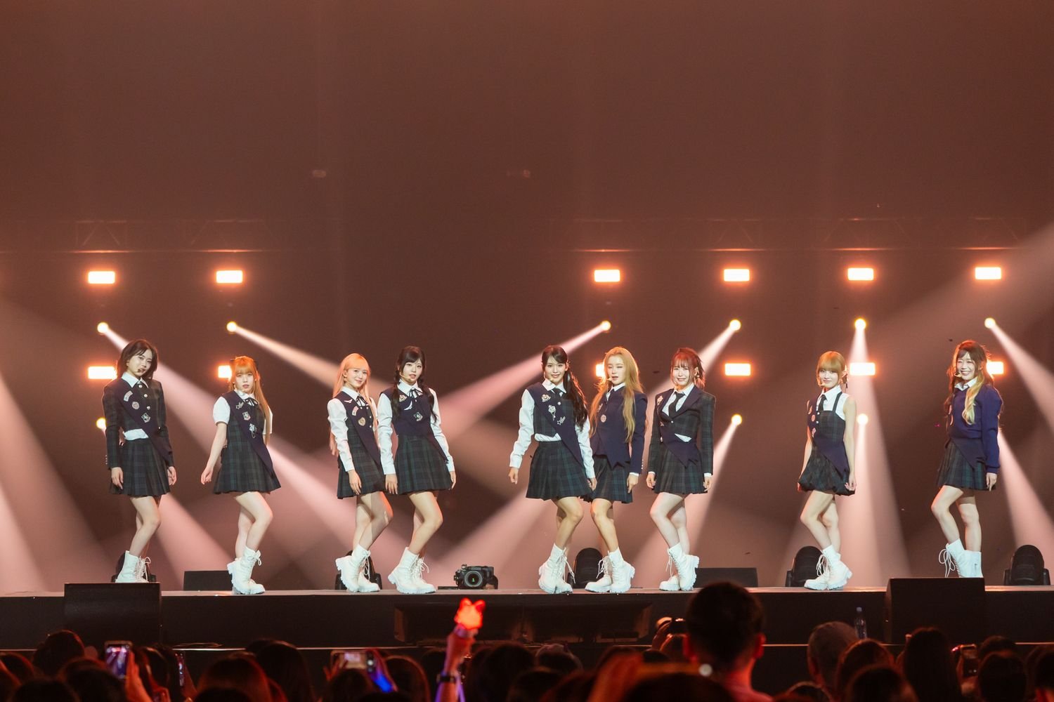 ME:I『KCON JAPAN 2025』で最新曲やカバー曲披露！ 1年ぶりに